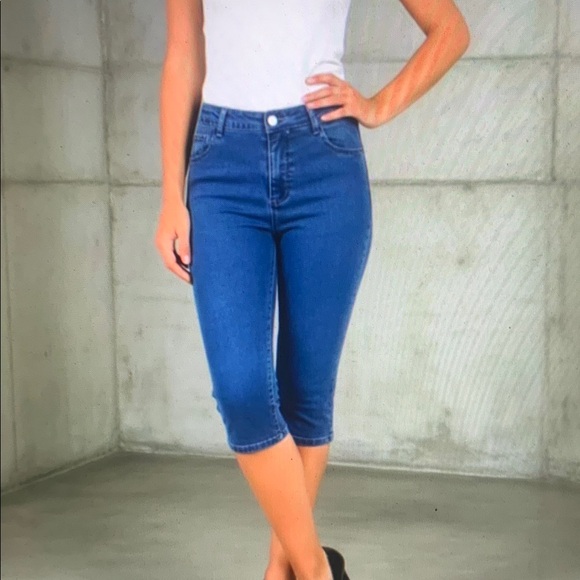 Denim - Women’s High-Rise Capri Jeans in Blue